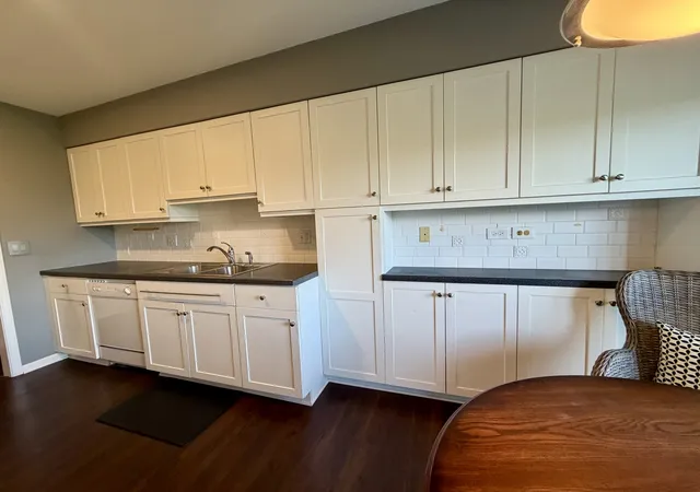 4th image of 501 Lake Hinsdale Dr, Willowbrook, IL 60527