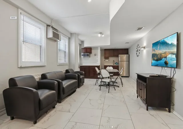 Homes for sale in Chicago, IL | 2909 N Sheridan Road, Chicago, IL 60657 | Houzeo