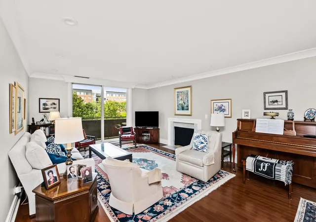 3rd image of 4545 W Touhy Ave, Lincolnwood, IL 60712