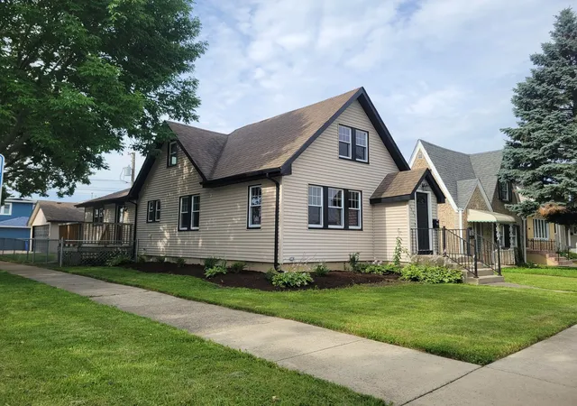 Homes for sale in Harwood Heights, IL | 7501 W Winnemac Ave, Harwood Heights, IL 60706 | MLS# 12702715