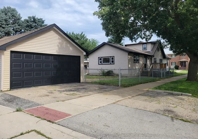 Homes for sale in Harwood Heights, IL | 7501 W Winnemac Ave, Harwood Heights, IL 60706 | MLS# 12702715