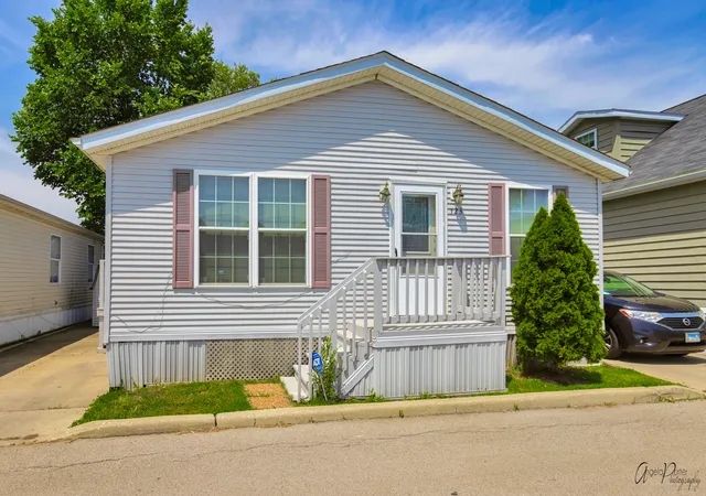 Photo 1 of Manufactured home for sale at 723 7th Street, Northfield, IL 60093 | MLS# 12702721 | Listing updated on 2026-08-06
