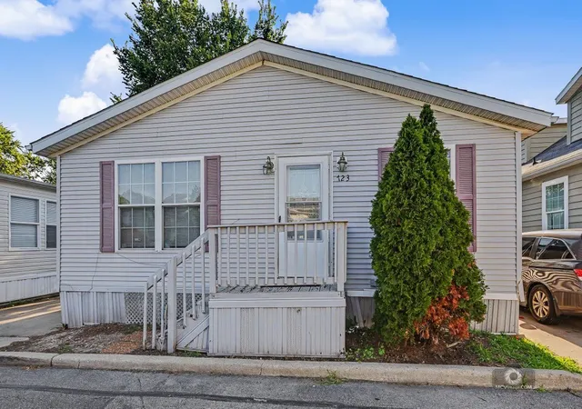 Photo 2 of Manufactured home for sale at 723 7th Street, Northfield, IL 60093 | MLS# 12702721 | Listing updated on 2026-08-06