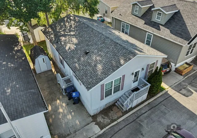 Photo 4 of Manufactured home for sale at 723 7th Street, Northfield, IL 60093 | MLS# 12702721 | Listing updated on 2026-08-06