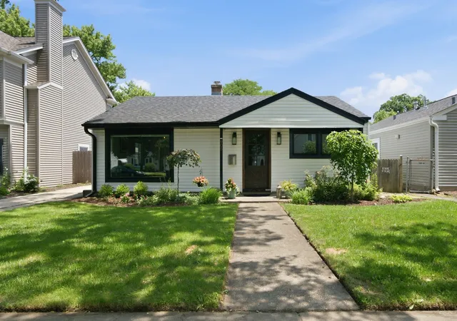 1st image of 905 N Douglas Ave, Arlington Heights, IL 60004 | MLS# 12702722