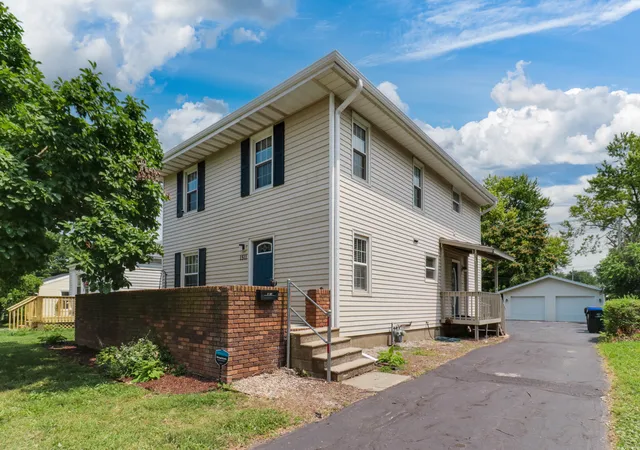 Photo 1 of Single family home for sale at 1511 Fell Ave, Bloomington, IL 61701 | MLS# 12702728 | Listing updated on 2026-08-17