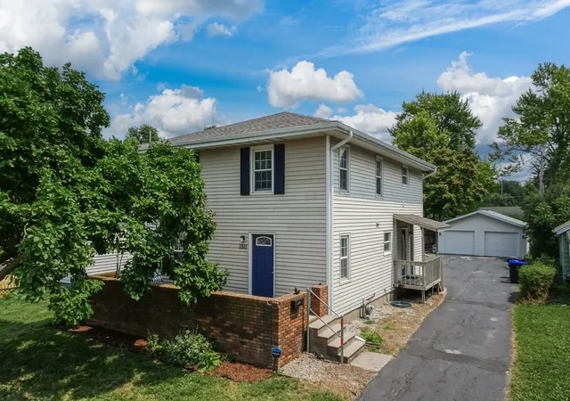 Photo 3 of Single family home for sale at 1511 Fell Ave, Bloomington, IL 61701 | MLS# 12702728 | Listing updated on 2026-09-30