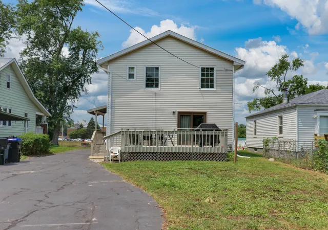 Photo 4 of Single family home for sale at 1511 Fell Ave, Bloomington, IL 61701 | MLS# 12702728 | Listing updated on 2026-09-30