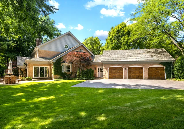 3rd image of 7 Bristol Rd, Northfield, IL 60093 | MLS# 12702760