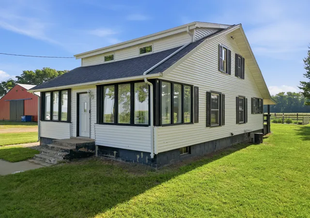 Photo 3 of Single family home for sale at 7630 Ridge Rd, Rock Falls, IL 61071 | MLS# 12702775 | Listing updated on 2026-10-01