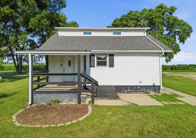 Photo 4 of Single family home for sale at 7630 Ridge Rd, Rock Falls, IL 61071 | MLS# 12702775 | Listing updated on 2026-10-01