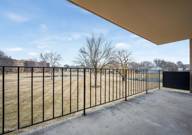 Homes for sale in Schaumburg, IL | 101 Bar Harbour Rd #2M, Schaumburg, IL 60193 | MLS# 12702825