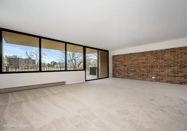 Homes for sale in Schaumburg, IL | 101 Bar Harbour Rd #2M, Schaumburg, IL 60193 | MLS# 12702825