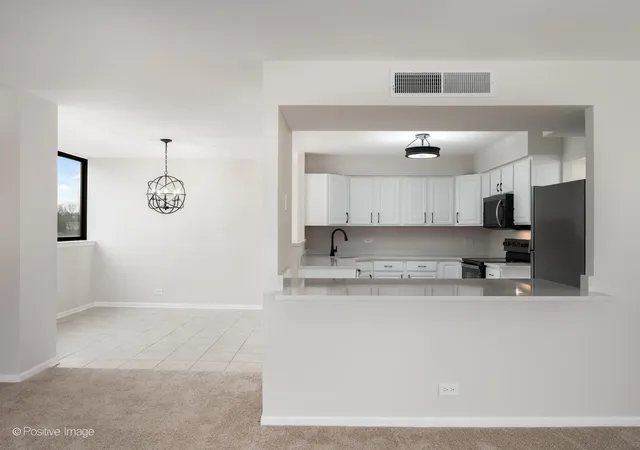 5th image of 101 Bar Harbour Rd #2M, Schaumburg, IL 60193 | MLS# 12702825