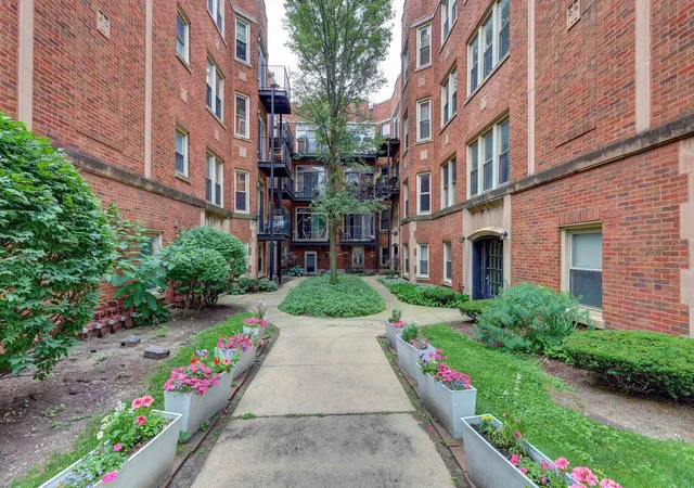 Homes for sale in Chicago, IL | 1663 W Pratt Blvd #2, Chicago, IL 60626 | MLS# 12702836