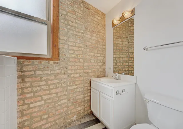 Homes for sale in Chicago, IL | 1663 W Pratt Boulevard, Chicago, IL 60626 | Houzeo