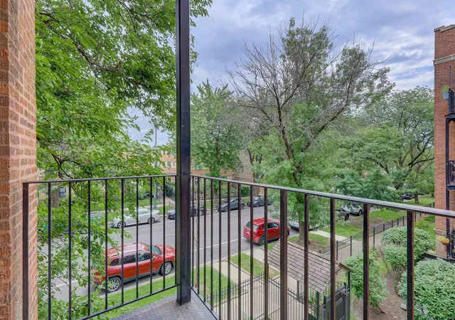 Homes for sale in Chicago, IL | 1663 W Pratt Blvd #2, Chicago, IL 60626 | MLS# 12702836