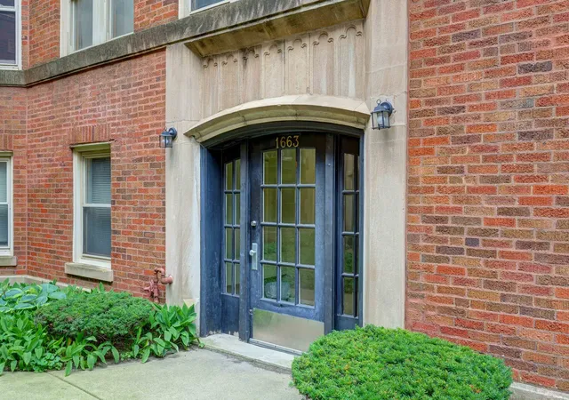 Homes for sale in Chicago, IL | 1663 W Pratt Blvd, Chicago, IL 60626