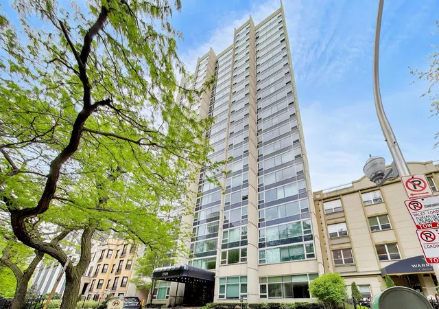 Homes for sale in Chicago, IL | 2728 N Hampden Ct #1701, Chicago, IL 60614 | MLS# 12702856