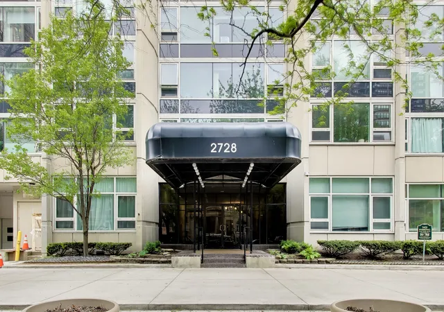 Homes for sale in Chicago, IL | 2728 N Hampden Ct #1701, Chicago, IL 60614 | MLS# 12702856