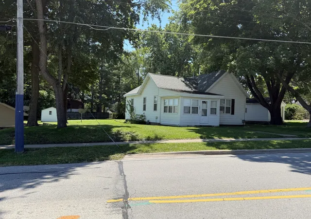 Homes for sale in Mahomet, IL | 103 E State St, Mahomet, IL 61853 | MLS# 12702871