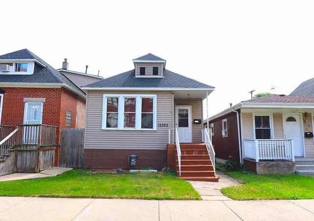 Homes for sale in Chicago, IL | 13223 S Buffalo Ave, Chicago, IL 60633 | MLS# 12702873