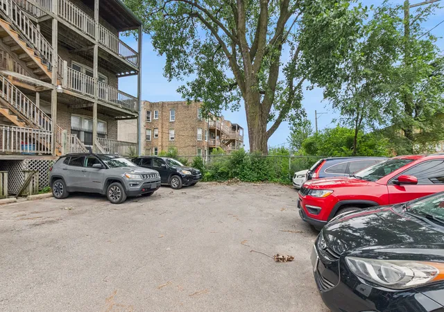 2nd image of 4614 S Calumet Ave, Chicago, IL 60653