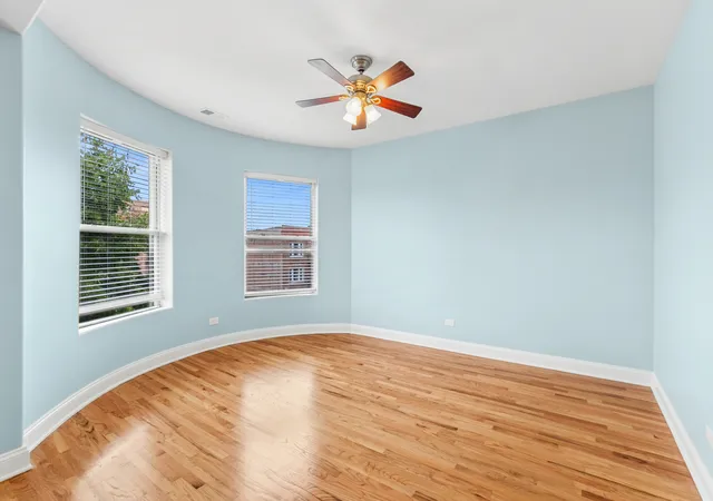 3rd image of 4614 S Calumet Ave, Chicago, IL 60653