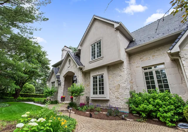 Photo 3 of Single family home for sale at 610 Grant Ct, Burr Ridge, IL 60527 | MLS# 12702919 | Listing updated on 2026-09-16
