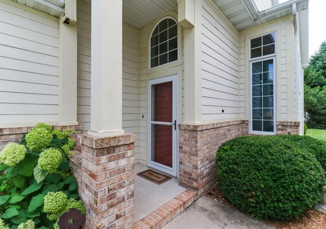 Homes for sale in Bloomington, IL | 17 Grape Vine Ln, Bloomington, IL 61704 | MLS# 12702939