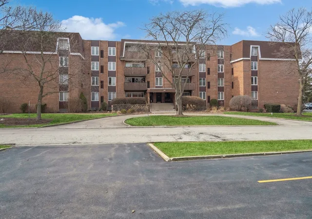 1st image of 129 S Spruce Ave #104, Wood Dale, IL 60191 | MLS# 12702940