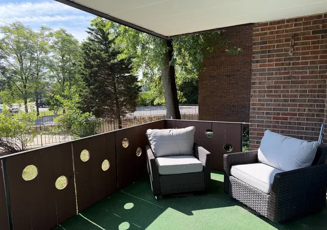 2nd image of 129 S Spruce Ave, Wood Dale, IL 60191