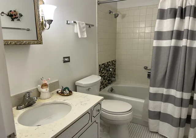 2nd image of 141 N La Grange Rd, La Grange, IL 60525