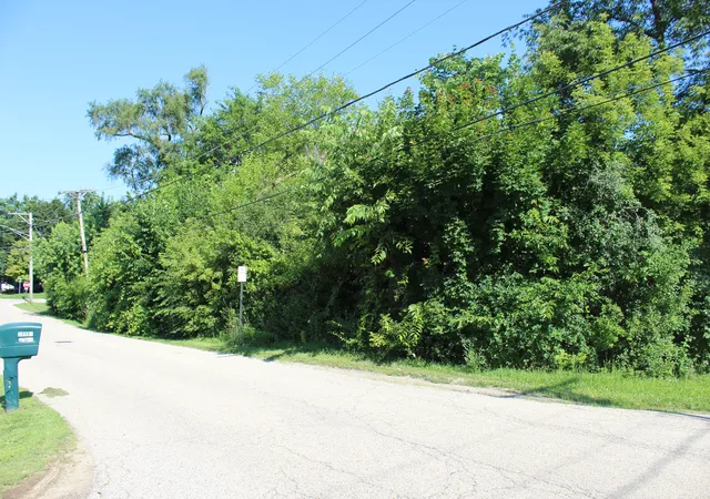 2nd image of 31918 Hillside Dr, Lakemoor, IL 60051 | MLS# 12702994