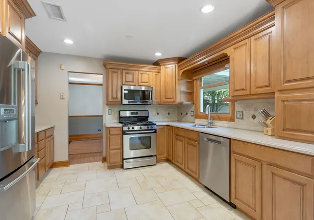 Photo 4 of Single family home for sale at 161 Jackson Ln, Bloomingdale, IL 60108 | MLS# 12702999 | Listing updated on 2026-09-14