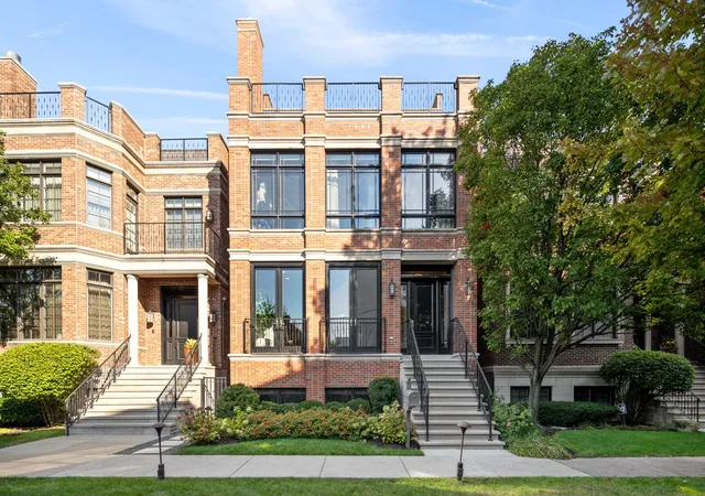 Homes for sale in Chicago, IL | 1634 W Surf St, Chicago, IL 60657 | MLS# 12703000