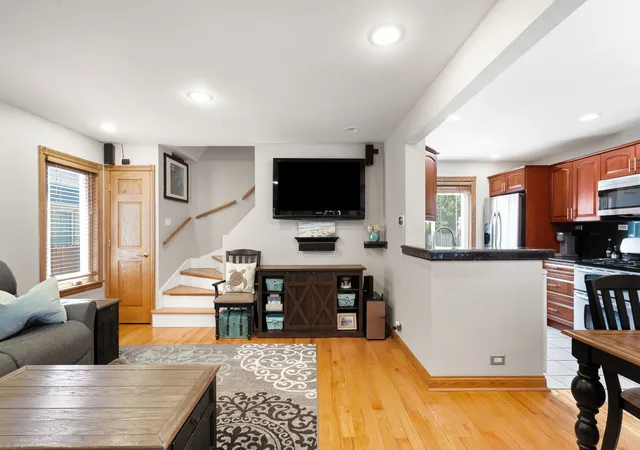 2nd image of 5050 N Neenah Ave, Chicago, IL 60656 | MLS# 12703010