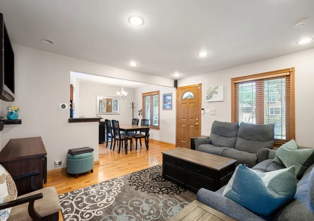 4th image of 5050 N Neenah Ave, Chicago, IL 60656 | MLS# 12703010