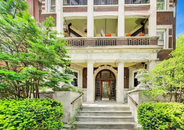 Homes for sale in Chicago, IL | 5036 S Drexel Blvd, Chicago, IL 60615