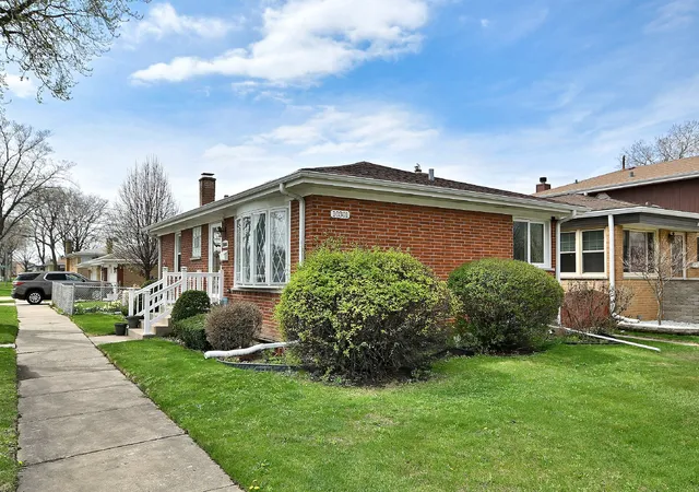 3rd image of 10301 Panoramic Dr, Franklin Park, IL 60131 | MLS# 12703038