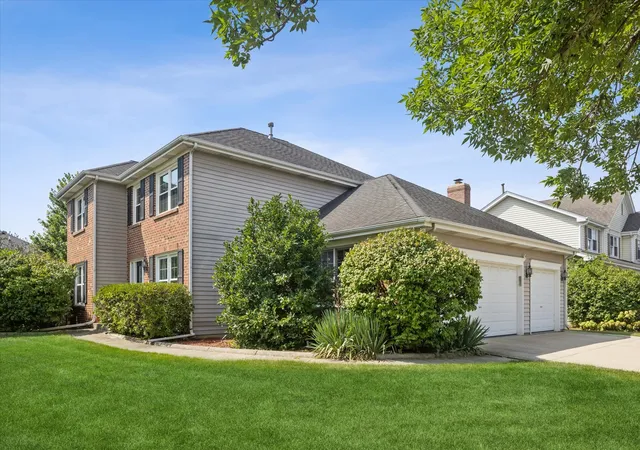 Photo 2 of Single family home for sale at 1524 Fieldcrest Dr, West Chicago, IL 60185 | MLS# 12703051 | Listing updated on 2026-09-27