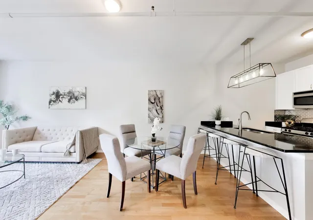 4th image of 437 W Division St, Chicago, IL 60610