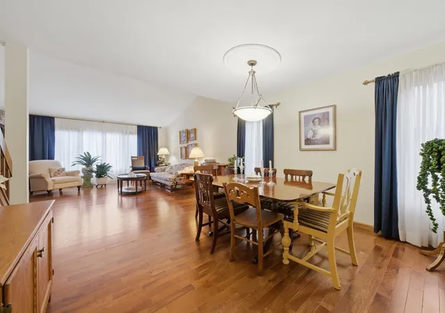 3rd image of 312 Brookdale Dr #A, Bloomingdale, IL 60108 | MLS# 12703131