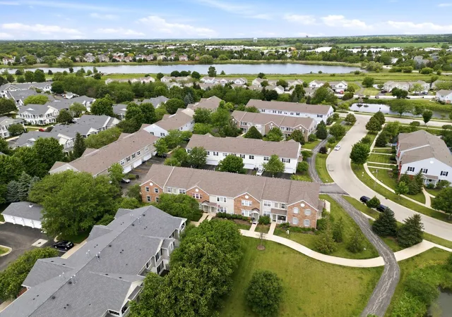 Homes for sale in Oswego, IL | 185 Springbrook Trl S, Oswego, IL 60543 | MLS# 12703138