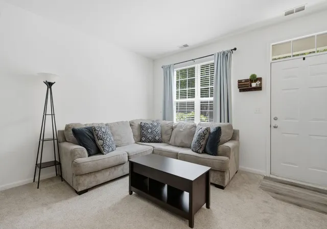 3rd image of 185 Springbrook Trl S, Oswego, IL 60543 | MLS# 12703138