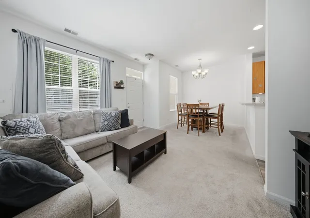 4th image of 185 Springbrook Trl S, Oswego, IL 60543 | MLS# 12703138