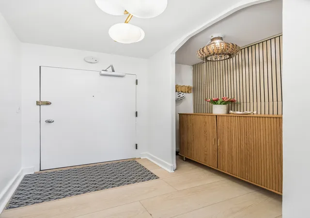 Homes for sale in Chicago, IL | 555 W Cornelia Ave #1311, Chicago, IL 60657 | MLS# 12703147