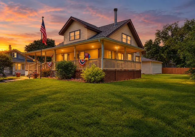 Photo 1 of Single family home for sale at 940 E Main St, Ottawa, IL 61350 | MLS# 12703178 | Listing updated on 2026-10-07