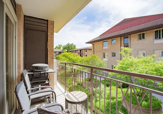 Homes for sale in Park Ridge, IL | 2420 W Talcott Road, Park Ridge, IL 60068 | Houzeo
