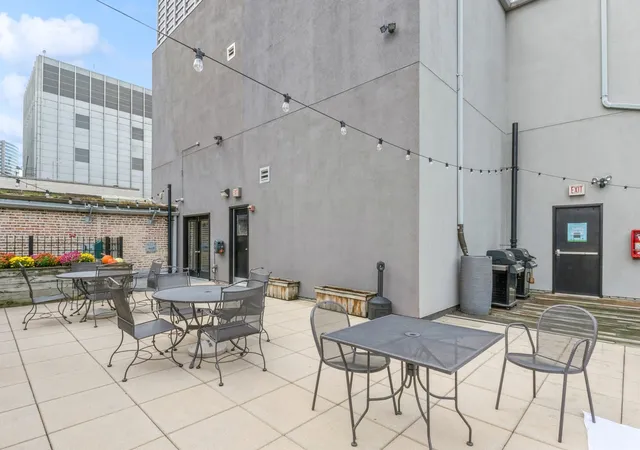 2nd image of 8 W Monroe St, Chicago, IL 60603